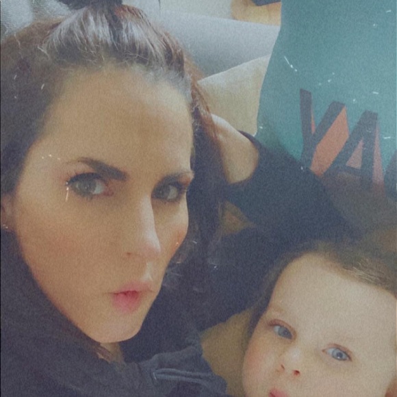 Meet your Posher, Danielle - Picture 3 of 6